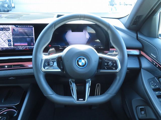 BMW i5 eDrive40 Sedan RHD