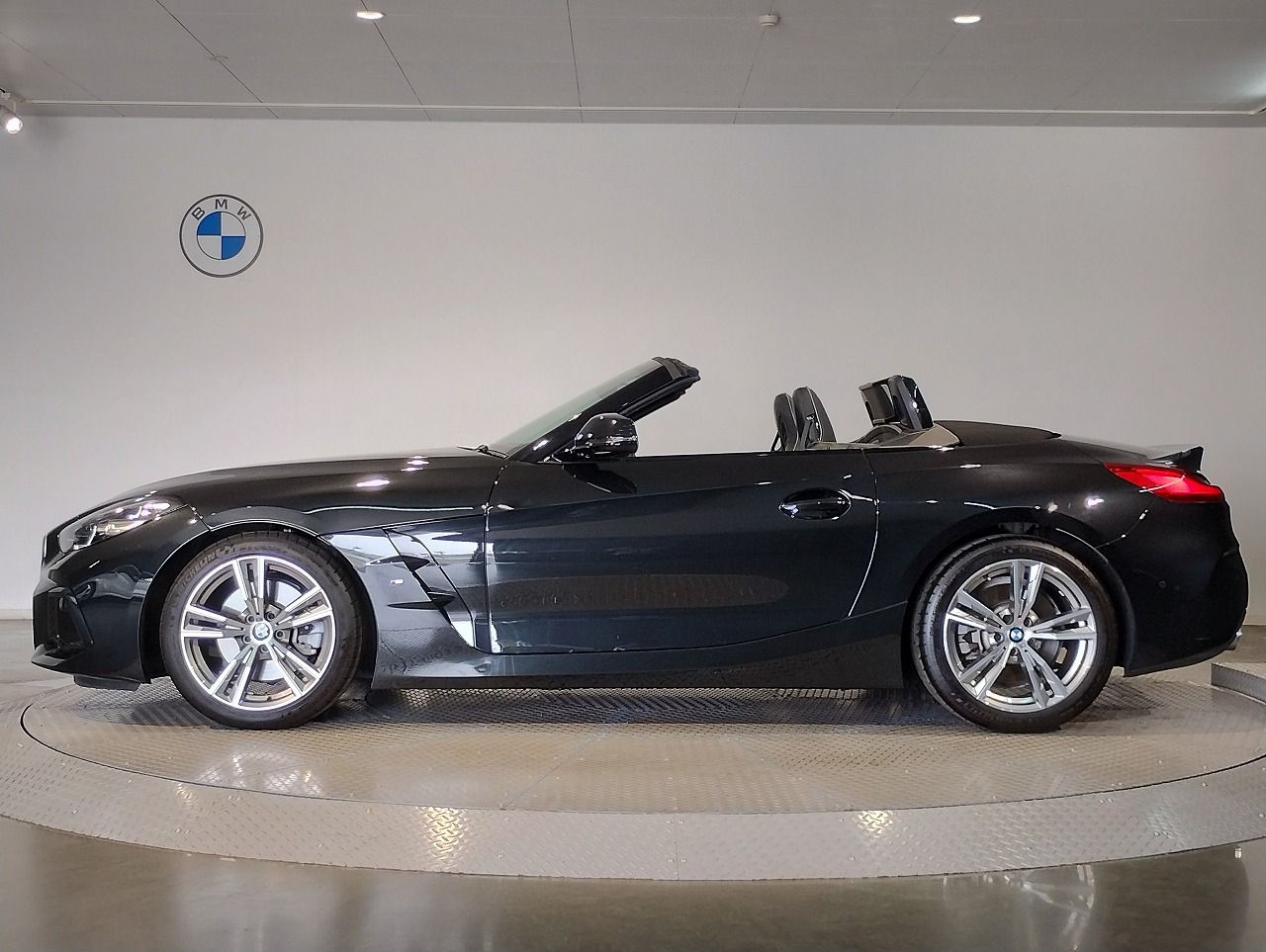 G29 z4 sDrive20i RHD