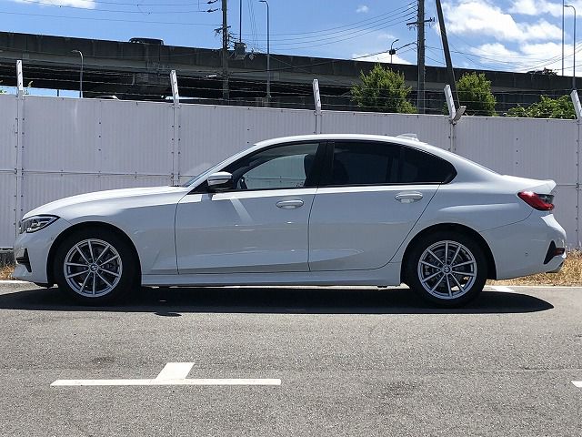 G20 320d xDrive RHD Saloon