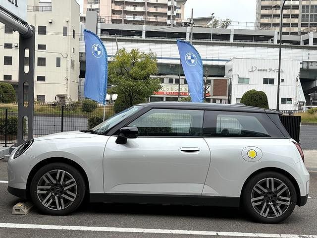 J01 MINI Cooper E