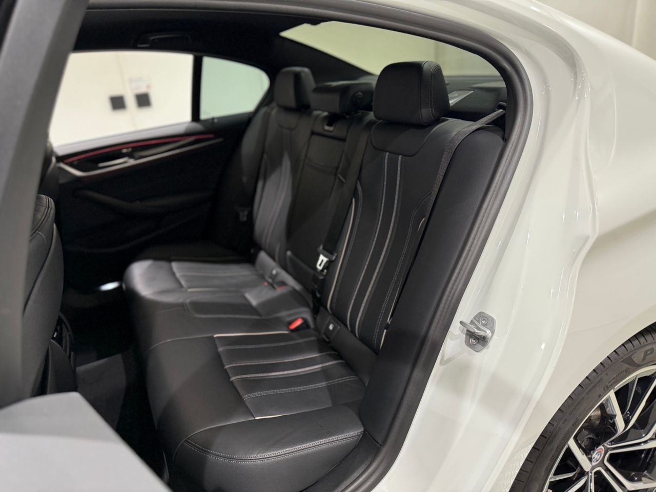 520d xDrive Sedan RHD