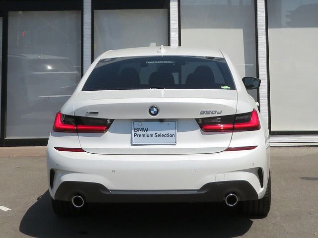 G20 320d xDrive RHD Saloon