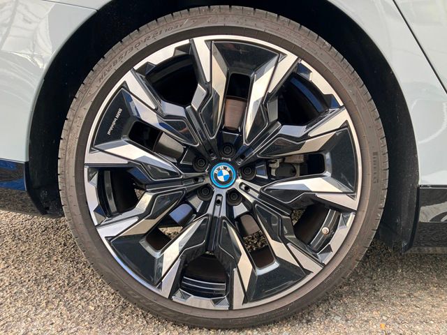 BMW i5 eDrive40 Sedan RHD