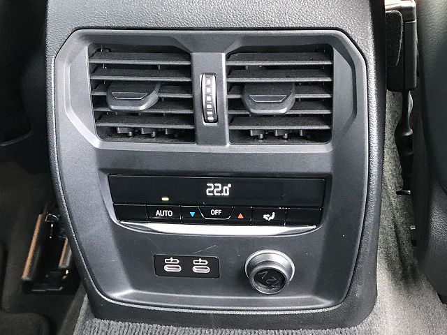 320i Sedan RHD