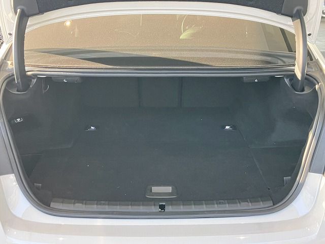530e Sedan RHD