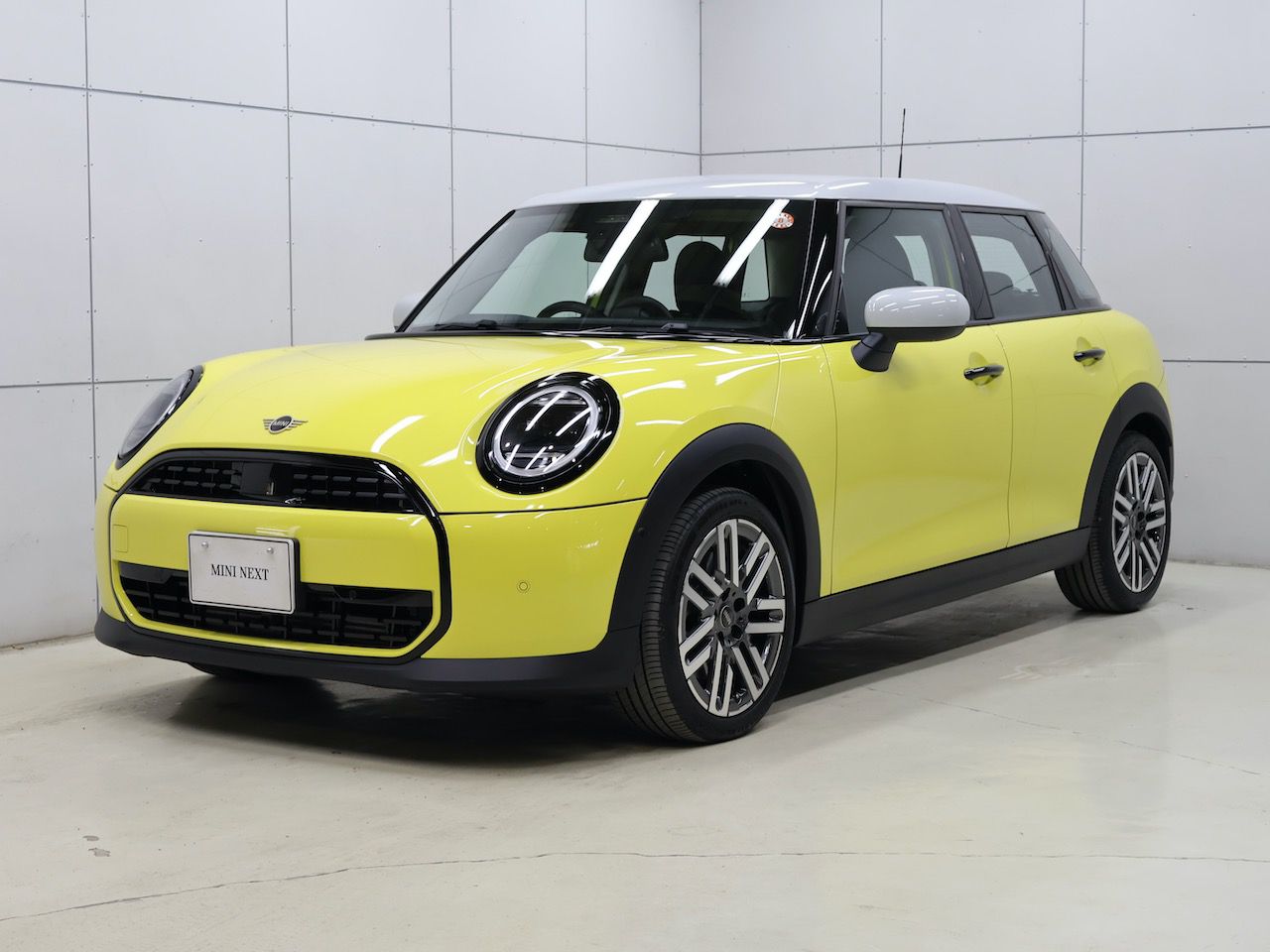THE NEW MINI COOPER (5 DOOR) C
