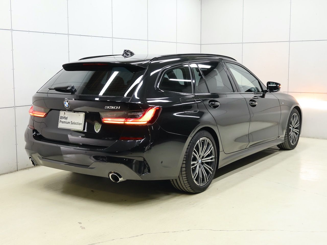 G21 330i Touring RHD