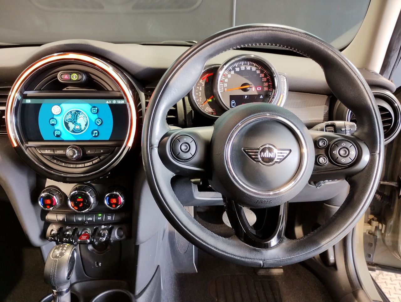 F55 COOPER D (AT)