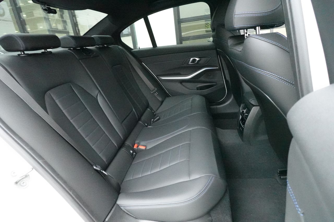 320d xDrive Berline RHD