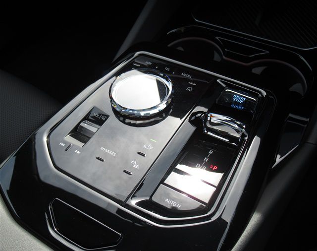 BMW i5 M60 xDrive ******* RHD