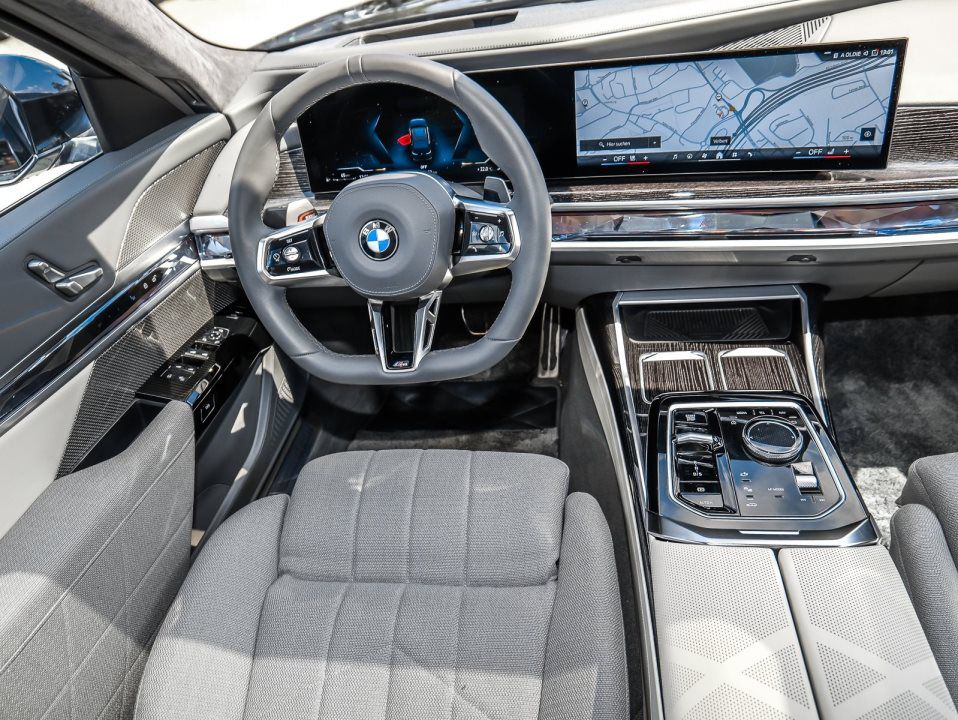 BMW 740