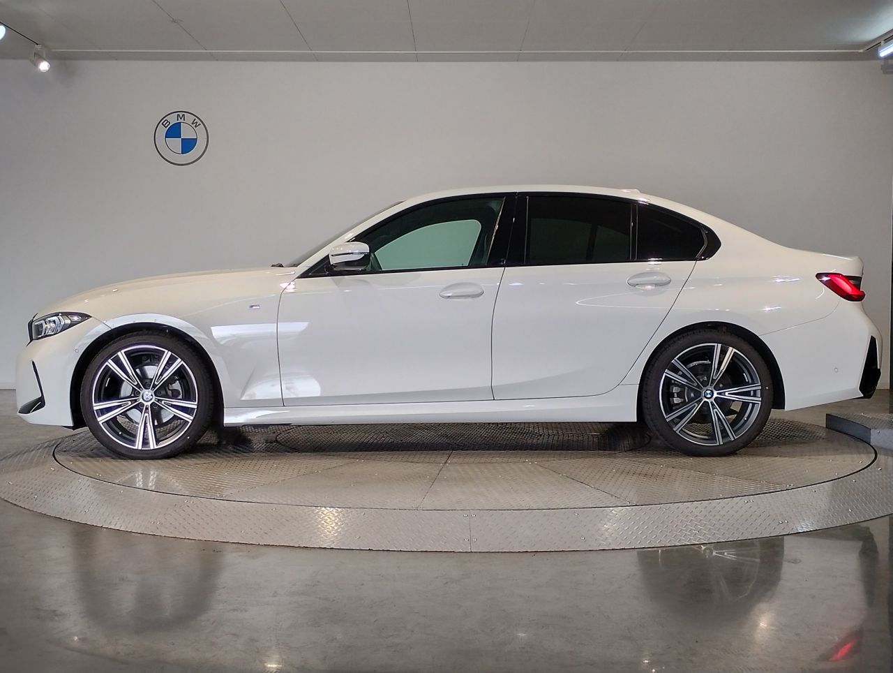320d xDrive Berline RHD