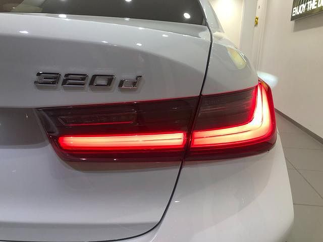 320d xDrive Berline RHD