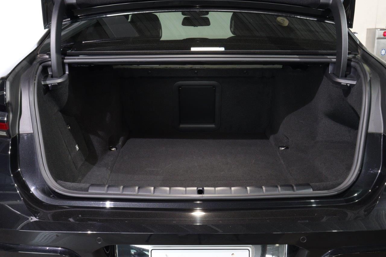 BMW i7 M70 xDrive Sedan RHD