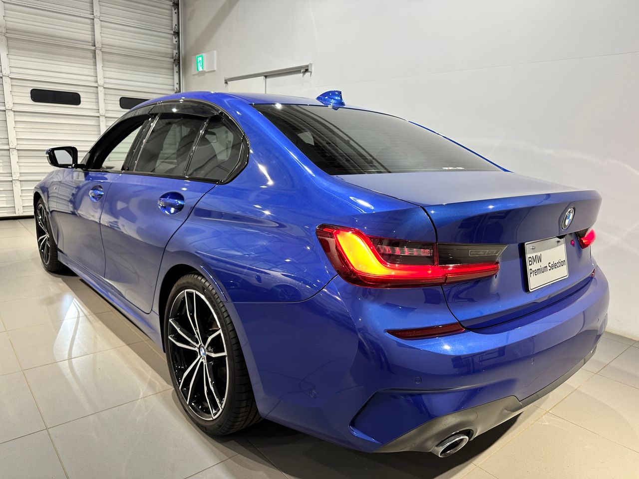 320i Sedan RHD
