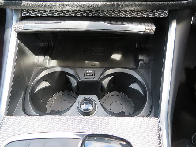G20 320d xDrive RHD Saloon