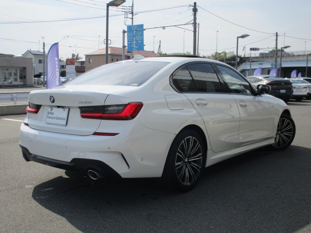 320i Sedan RHD
