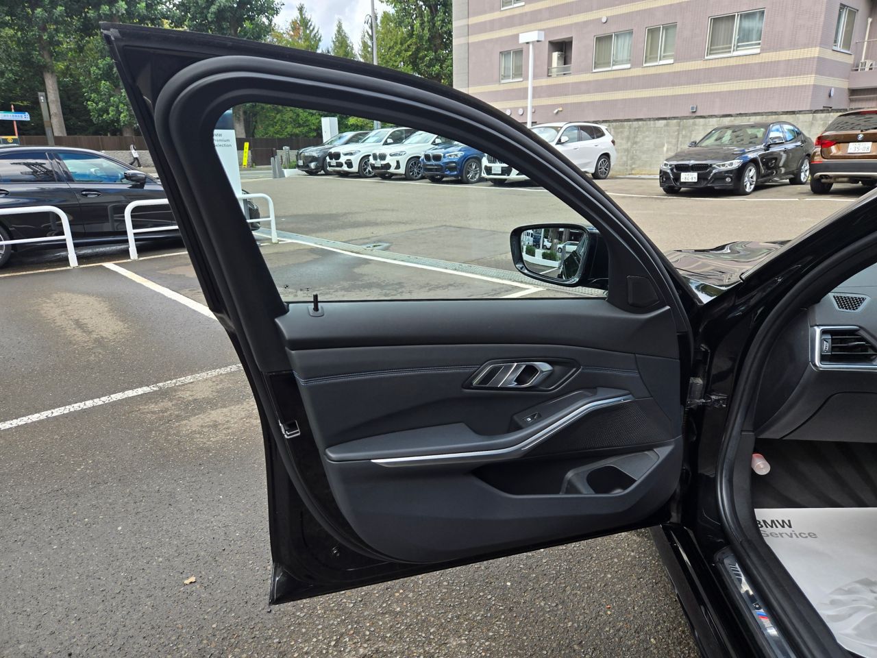 G20 320d xDrive RHD Saloon