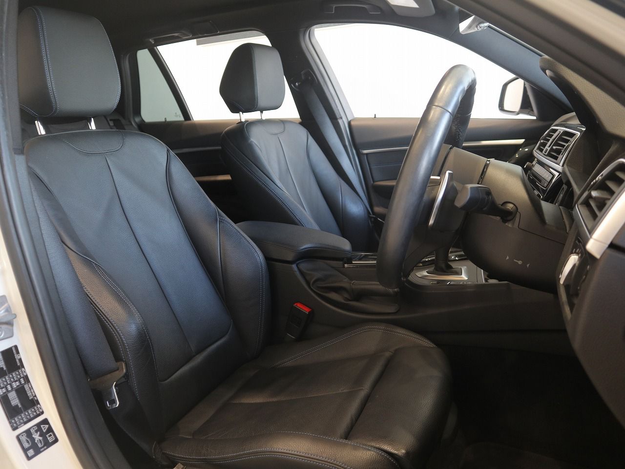320I XDRIVE TOURING RHD