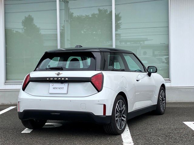 J01 MINI Cooper E