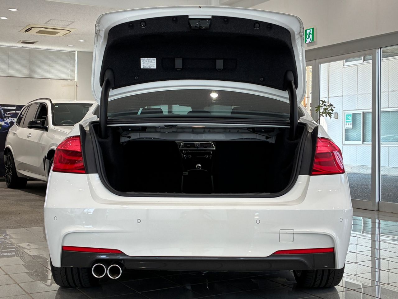 320D SEDAN RHD