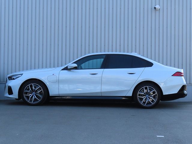 BMW i5 eDrive40 Sedan RHD