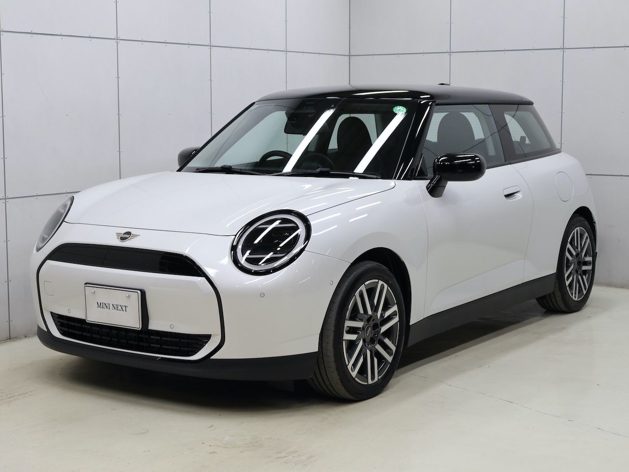 J01 MINI Cooper E