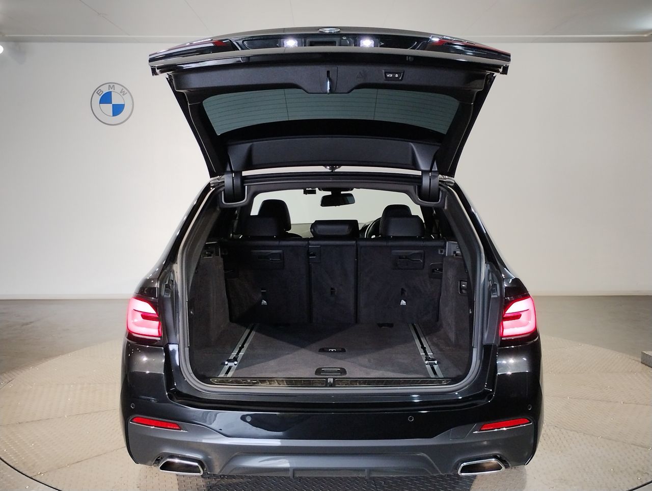 520d xDrive Touring RHD