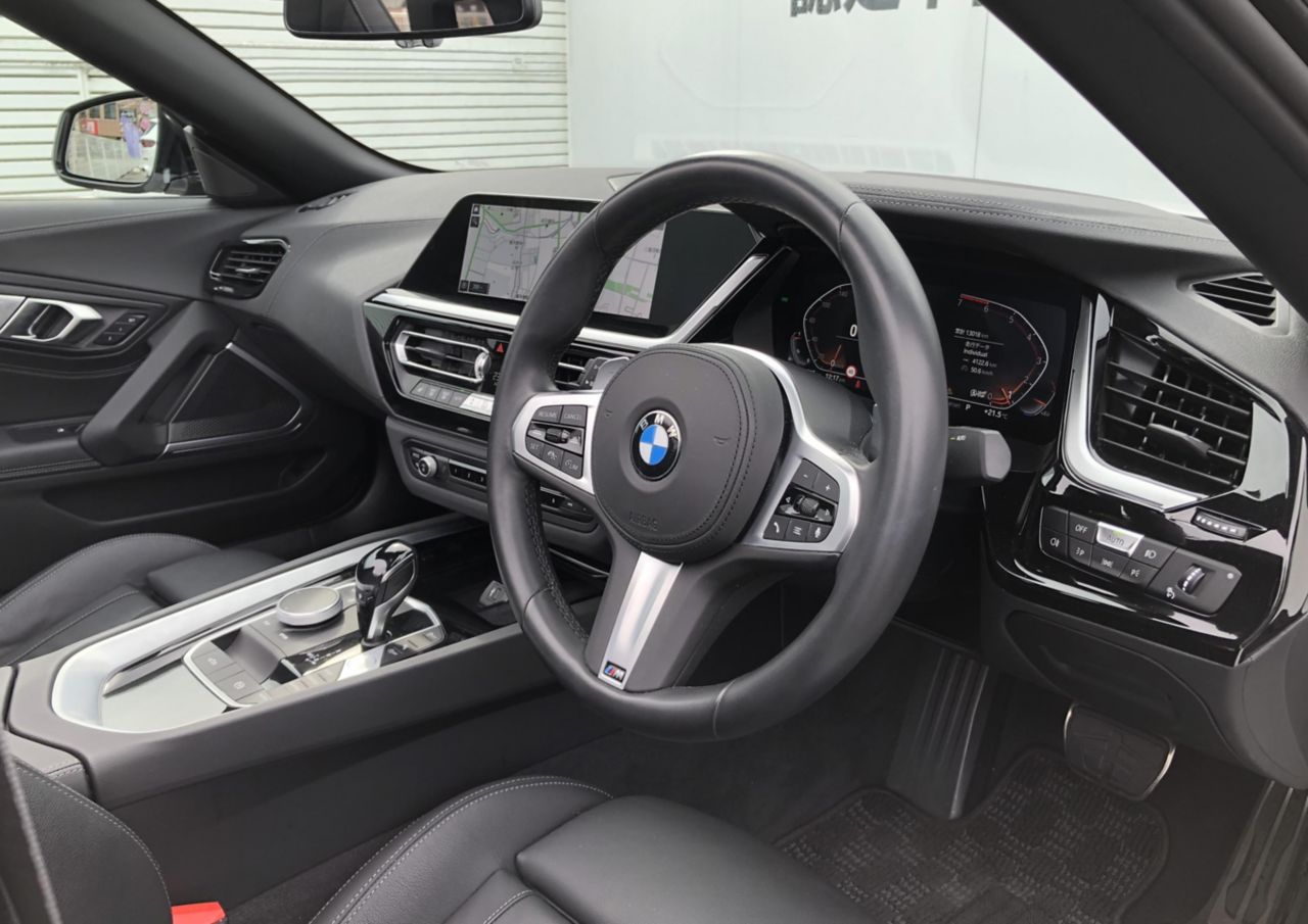 G29 z4 sDrive20i RHD