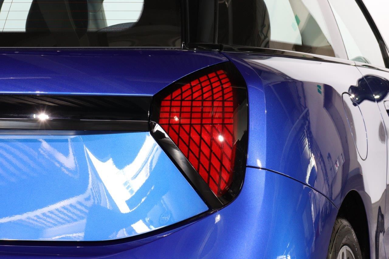 J01 MINI Cooper E