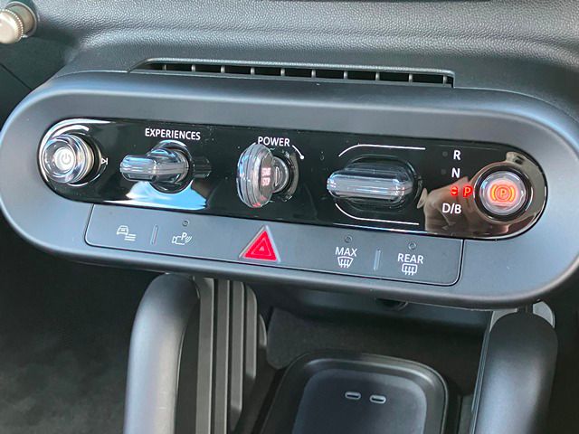 J01 MINI Cooper SE