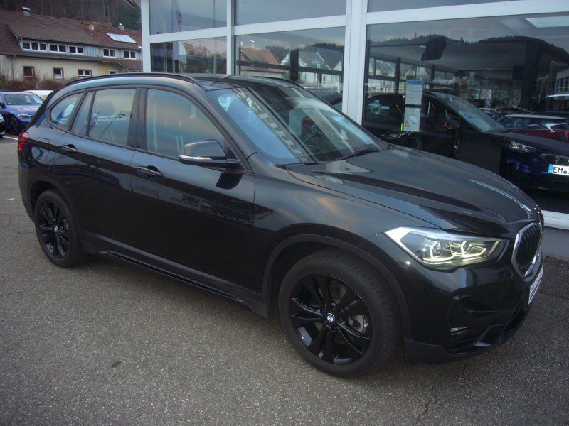 X1 xDrive25e Sport Line