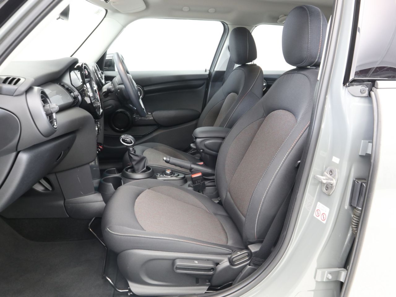 F55 COOPER D (AT)