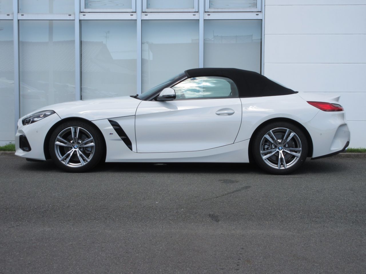 G29 z4 sDrive20i RHD