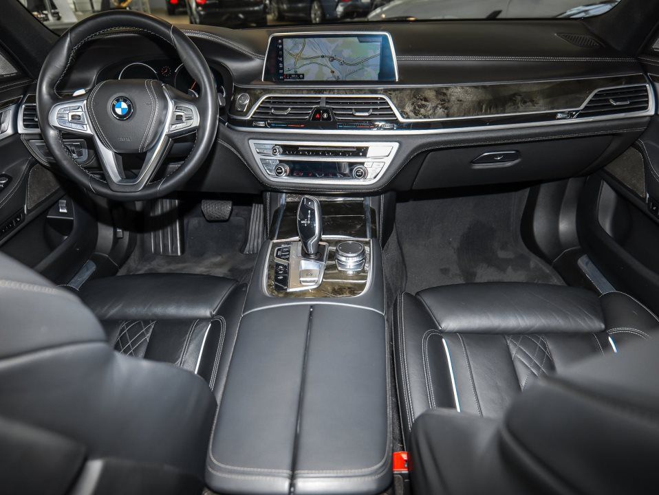 BMW 740
