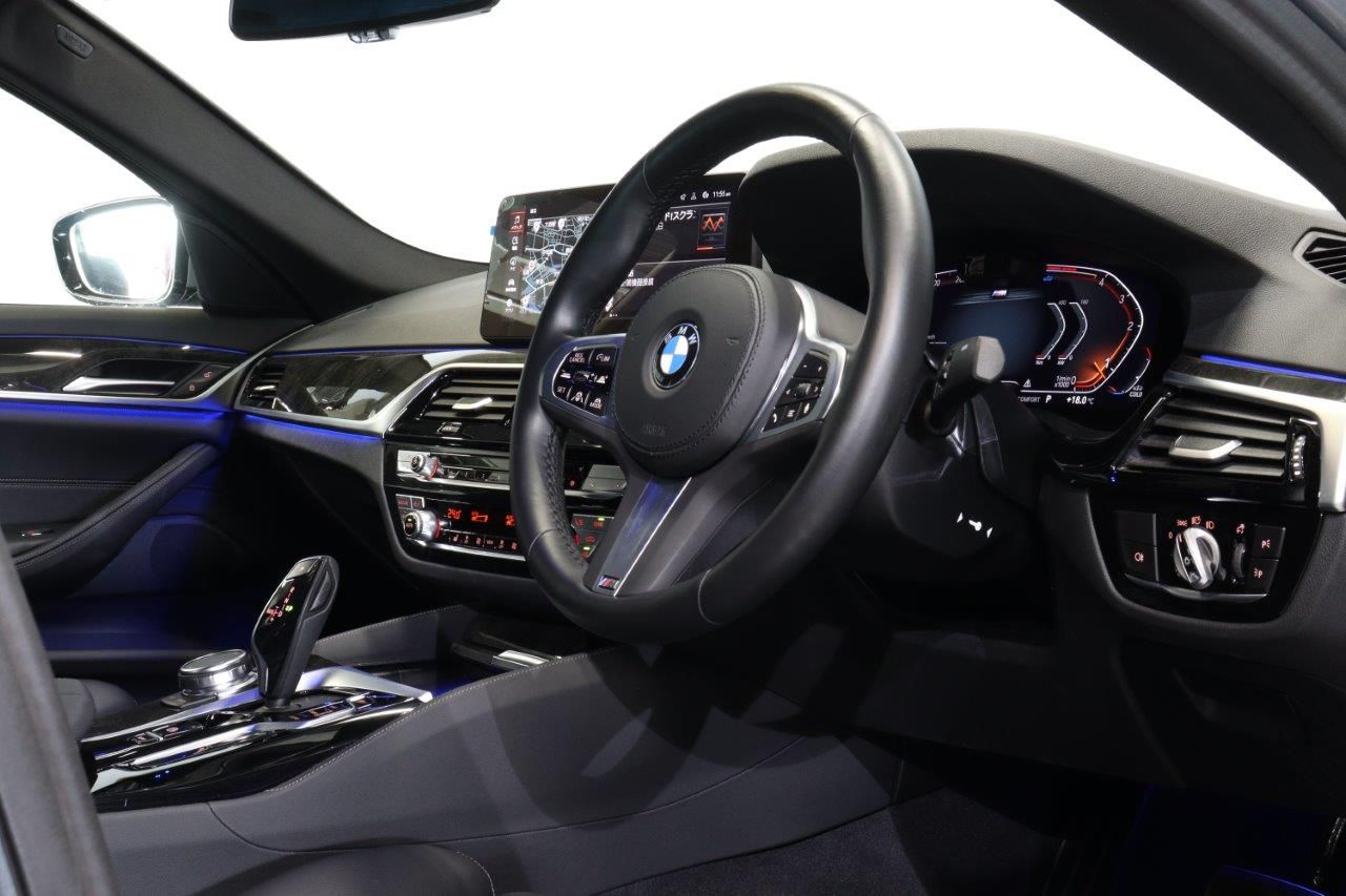 520d xDrive Sedan RHD