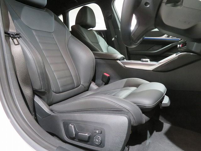 G26 i4 eDrive40 RHD
