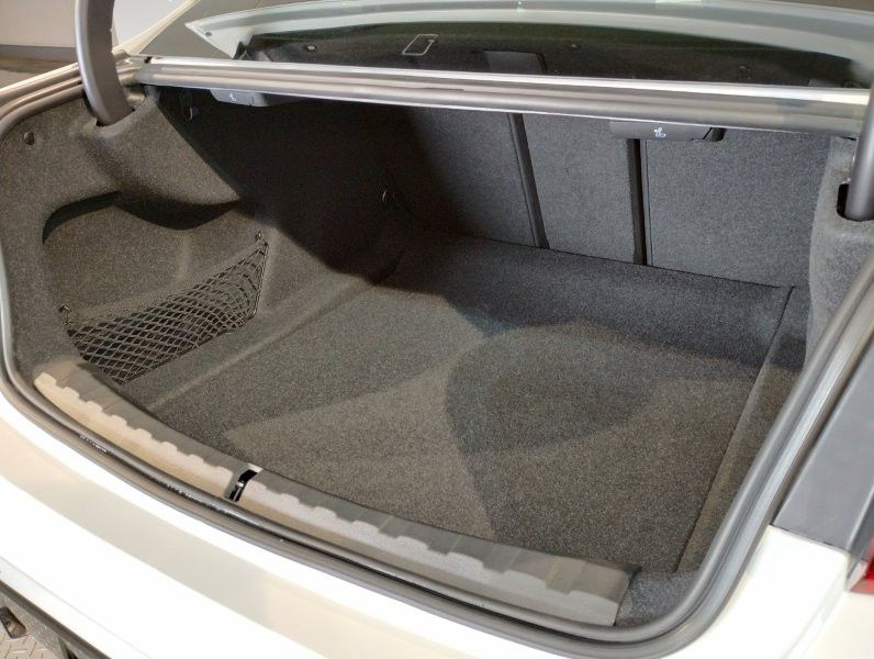 320d xDrive Berline RHD