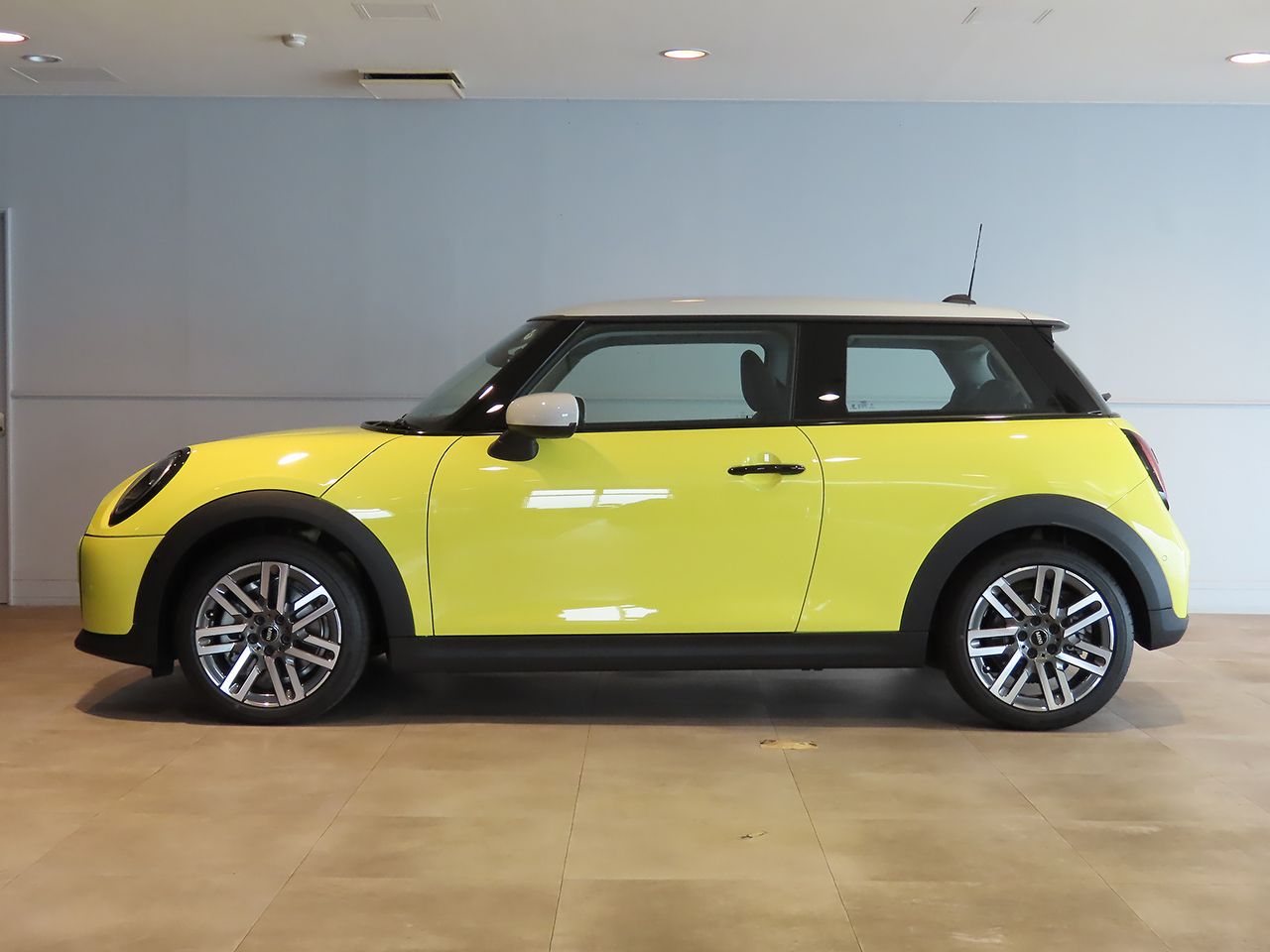 F66 MINI Cooper C 3Dr