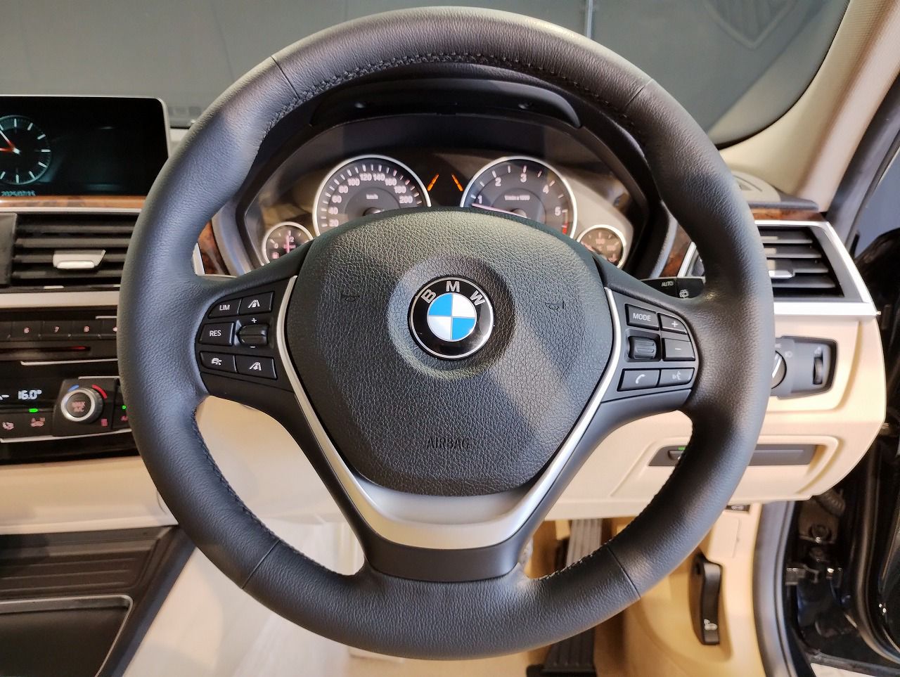 320D TOURING RHD