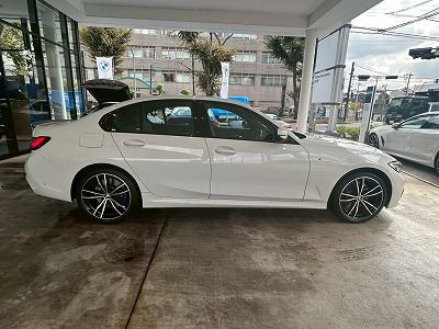G20 330e Saloon RHD