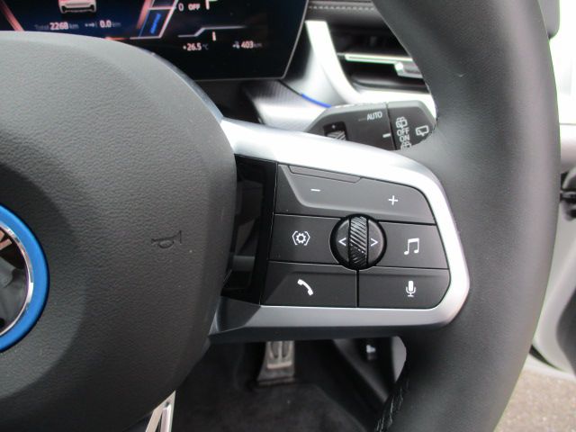 U11 iX1 xDrive30