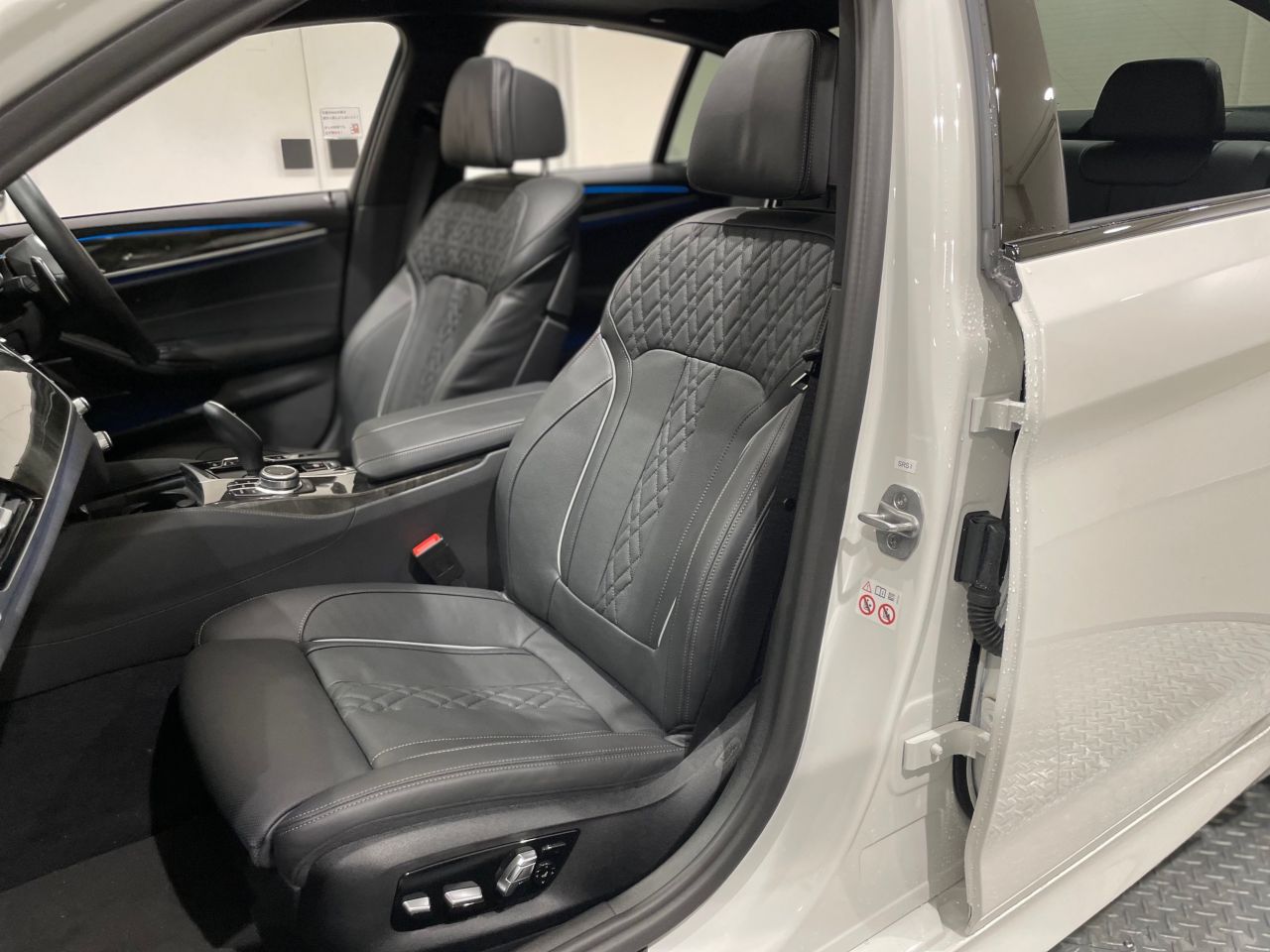 530e Sedan RHD