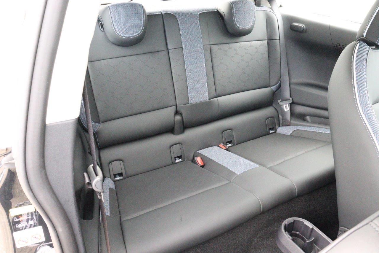 J01 MINI Cooper E