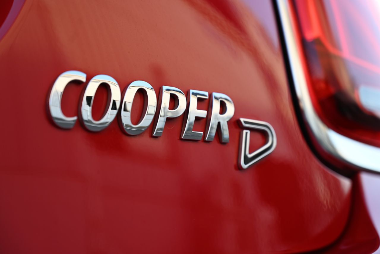 F55 COOPER D (AT)
