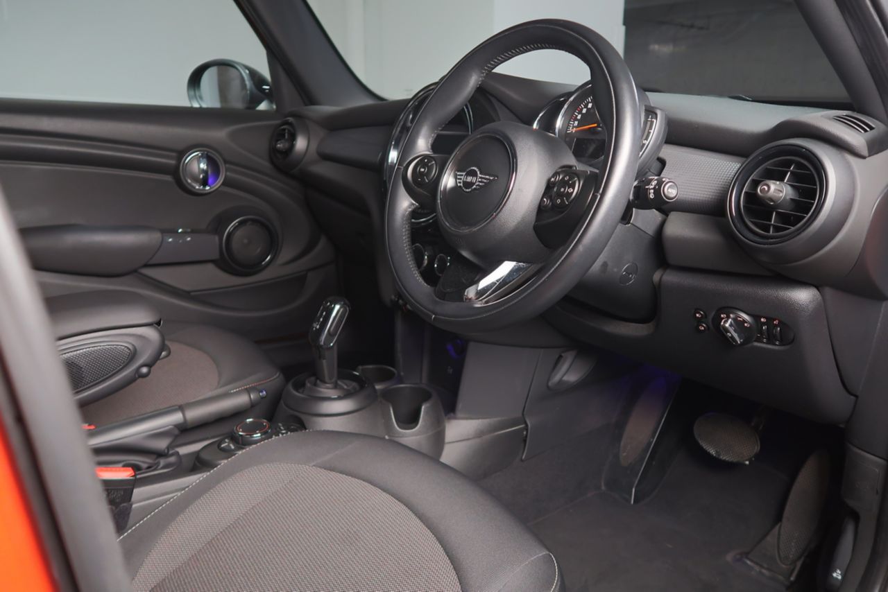 F55 MINI Cooper 5-Door Hatch LCI
