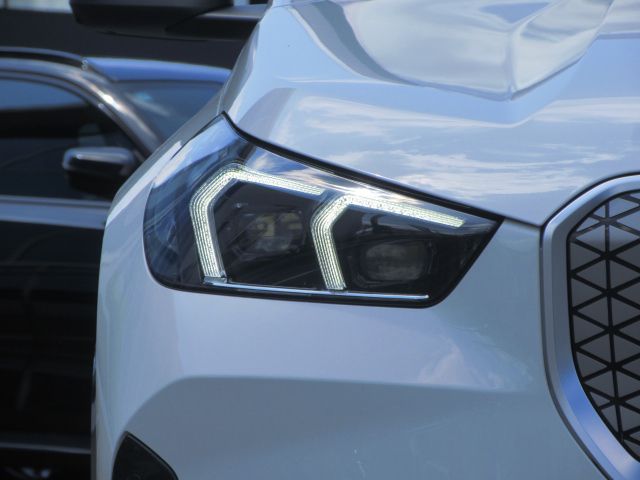 U11 iX1 xDrive30