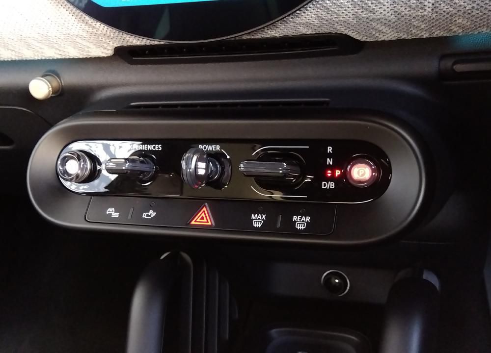 J01 MINI Cooper SE
