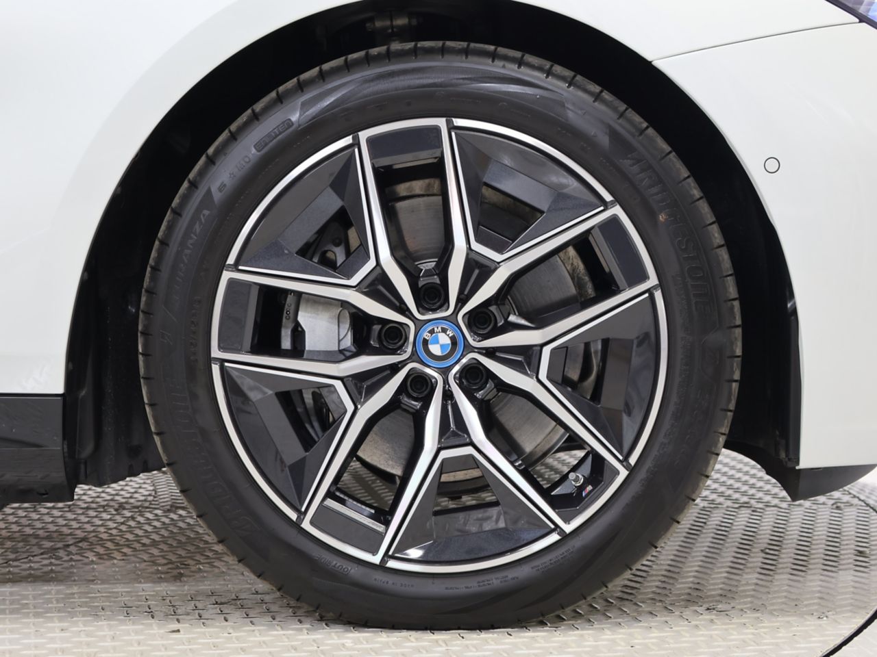 BMW i5 eDrive40 Sedan RHD