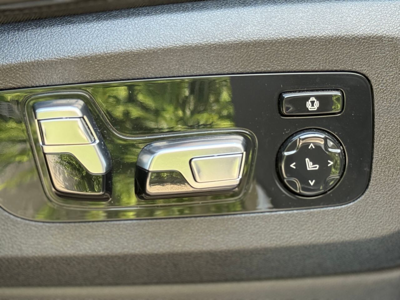 X7 xDrive40d RHD US